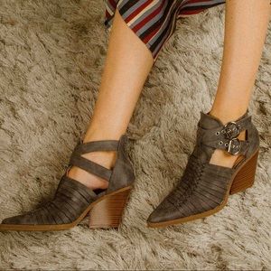 Pointy caged booties